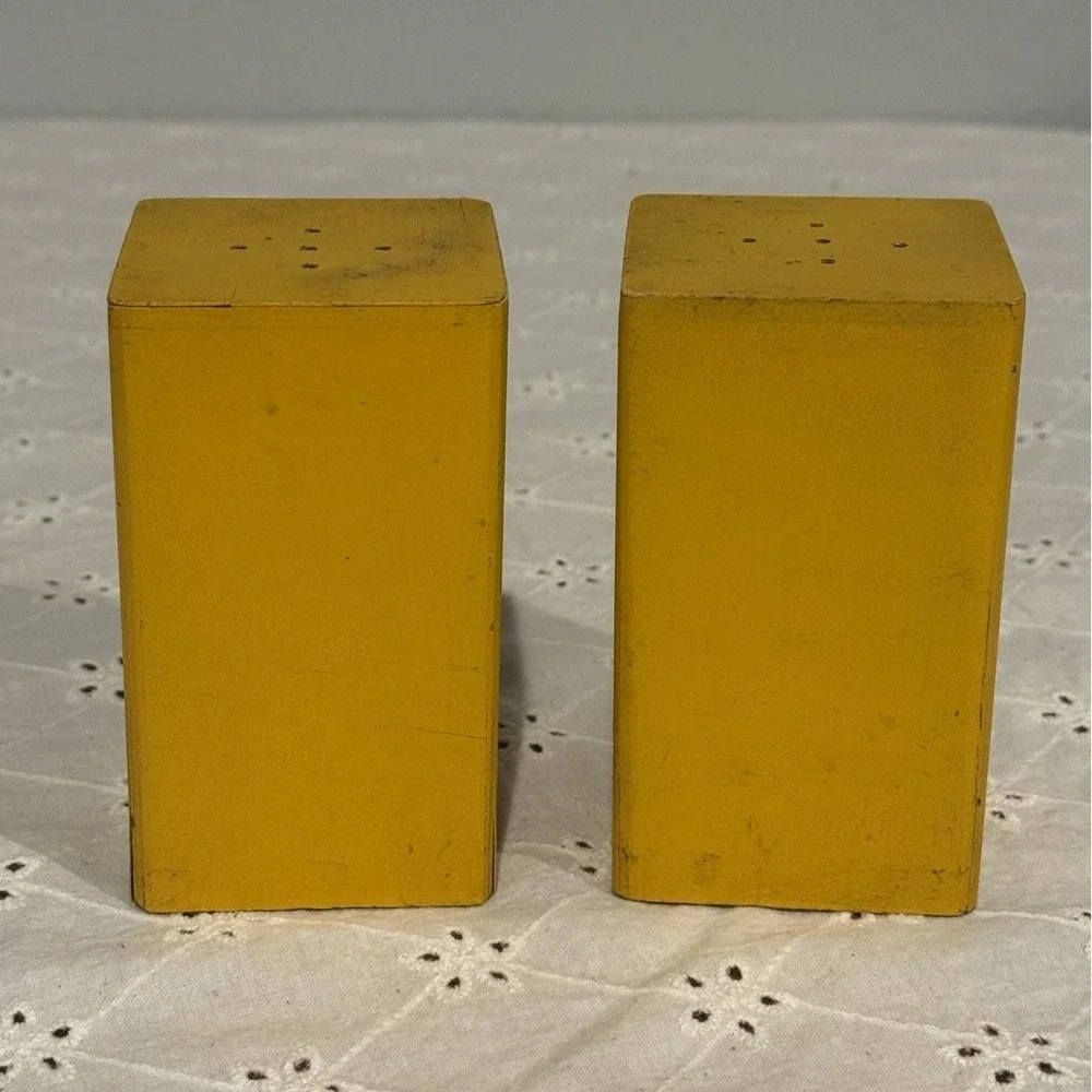 Vintage MCM Sunflower Wood‎ Salt & Pepper Shakers Retro 60s/70s Kitchen Decor